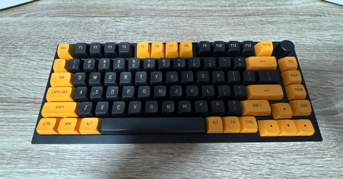 🎮🔥 Glorious GMMK PRO 75% – Panda MX – ako nová 🔥🎮