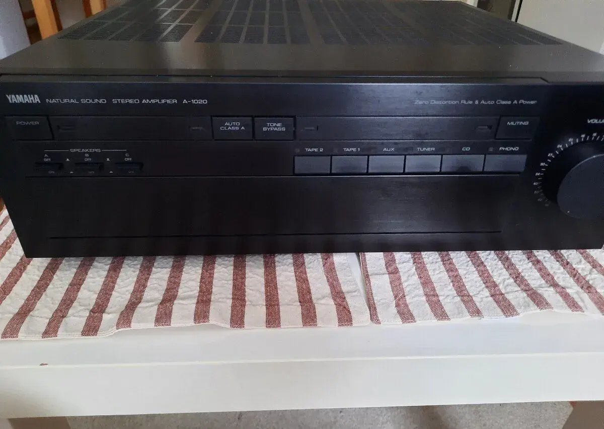 YAMAHA A-1020