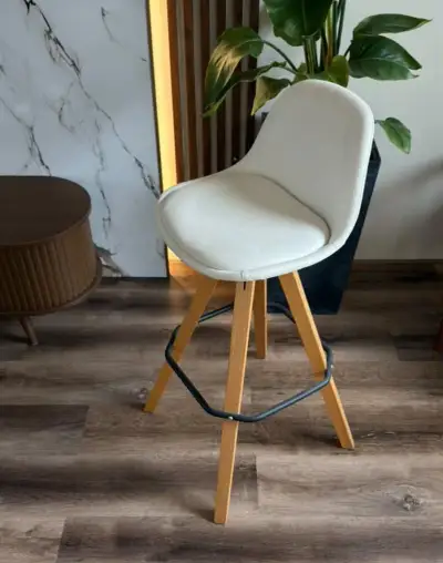 Moderná barová stolička (Škandinávsky štýl)