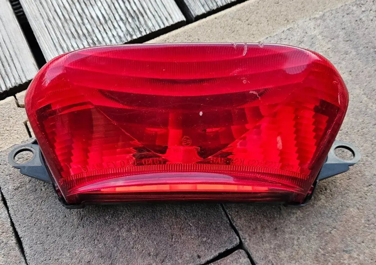 Koncové svetlo na Honda VTR 1000.