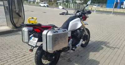 Hliníkové bočné kufre GIVI s držiakmi pre Moto Guzzi V85 TT