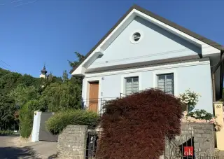 Priestranný 4i rodinný dom so záhradou a garážou - Dúbravka
