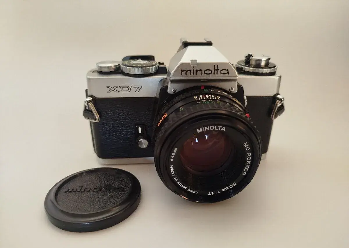 MINOLTA XD7 + MD ROKKOR 50 mm f:1.7 (portrétový)