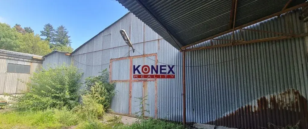 VEĽKÝ PLECHOVÝ HANGÁR v meste Trebišov na predaj
