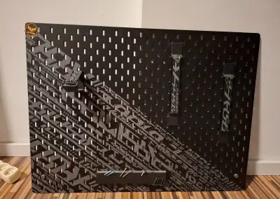 Perforovaný panel pre hráčov