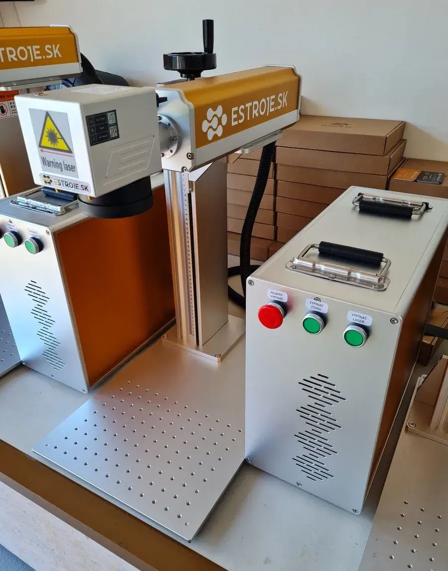 Fiber laser 20W, 30 W a 50W na popis súčiastok kovu plastu