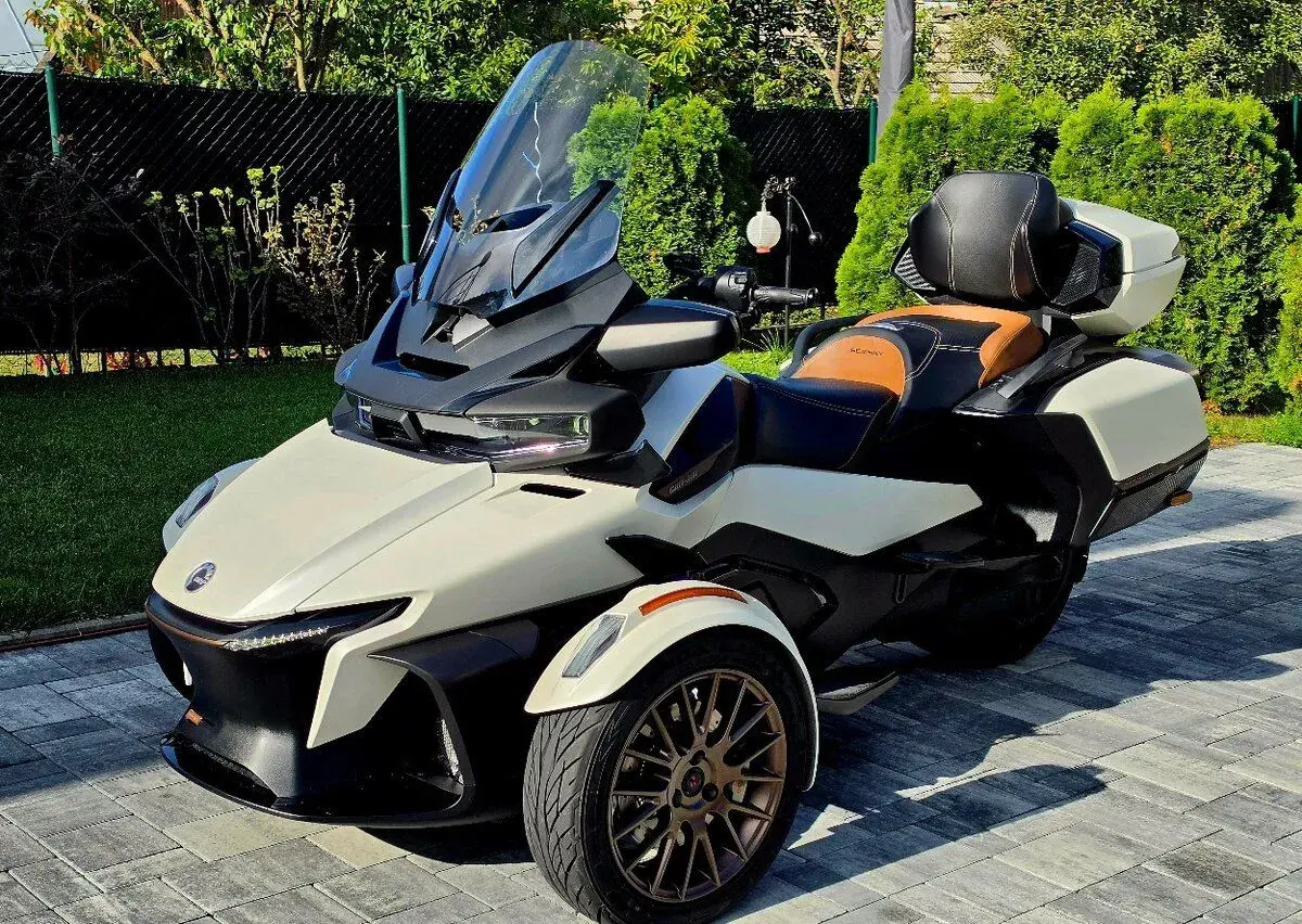 Can Am Spyder Sea to Sky