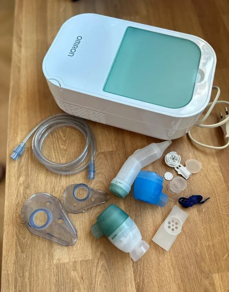 Inhalator Omron s odsavackou