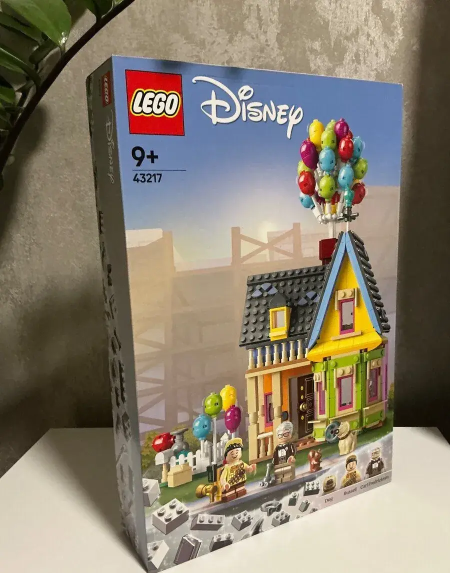 LEGO Disney 43217 Domček z filmu Hore