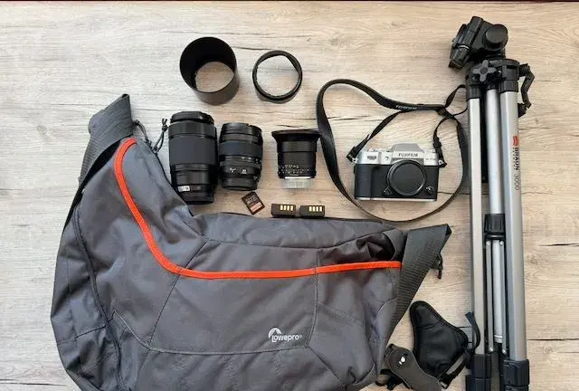 Fujifilm X-T50 + 3 objektívy + príslušenstvo, málo používané
