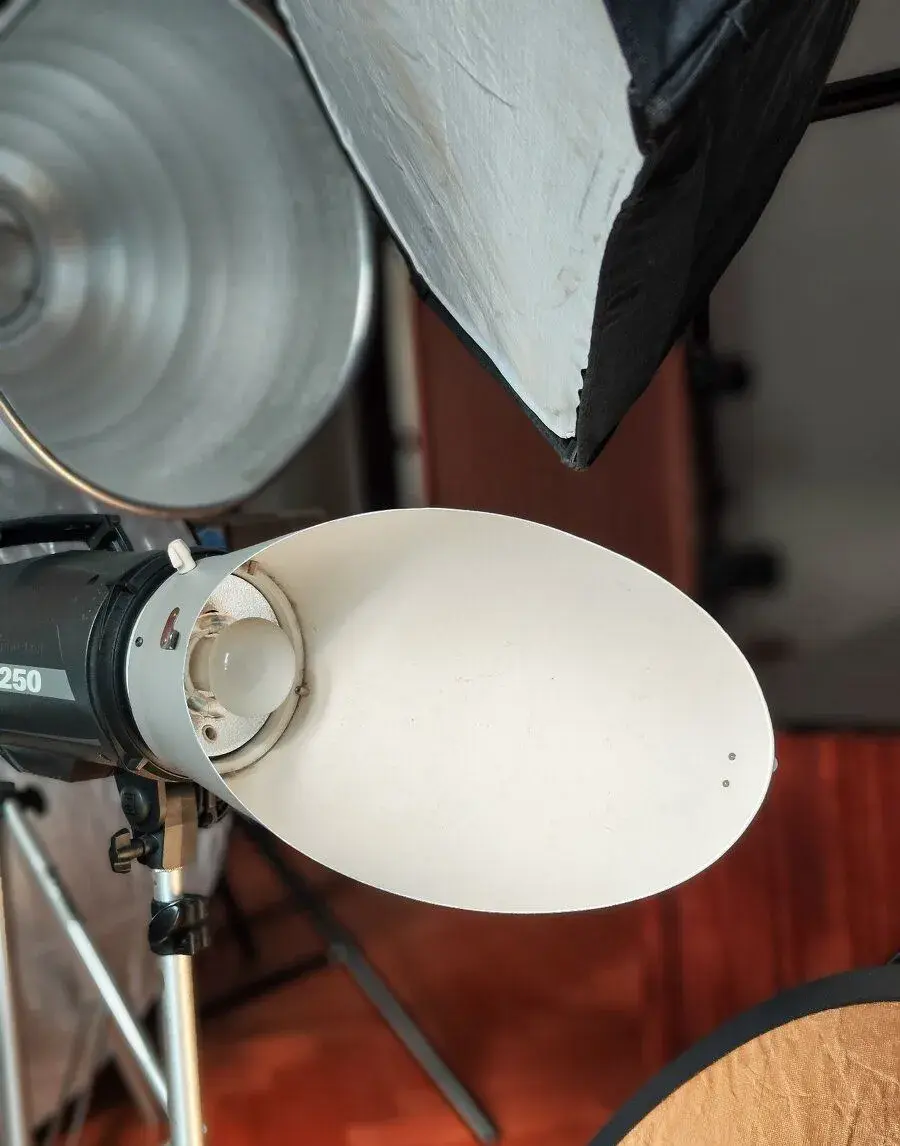 Elinchrom reflektor na pozadie