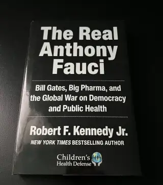 NOVÁ KNIHA THE REAL ANTHONY FAUCI ROBERT F. KENNEDY JR.