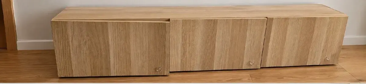 IKEA BESTÅ – TV stolík / skrinka (bielo morený dub), 180 cm