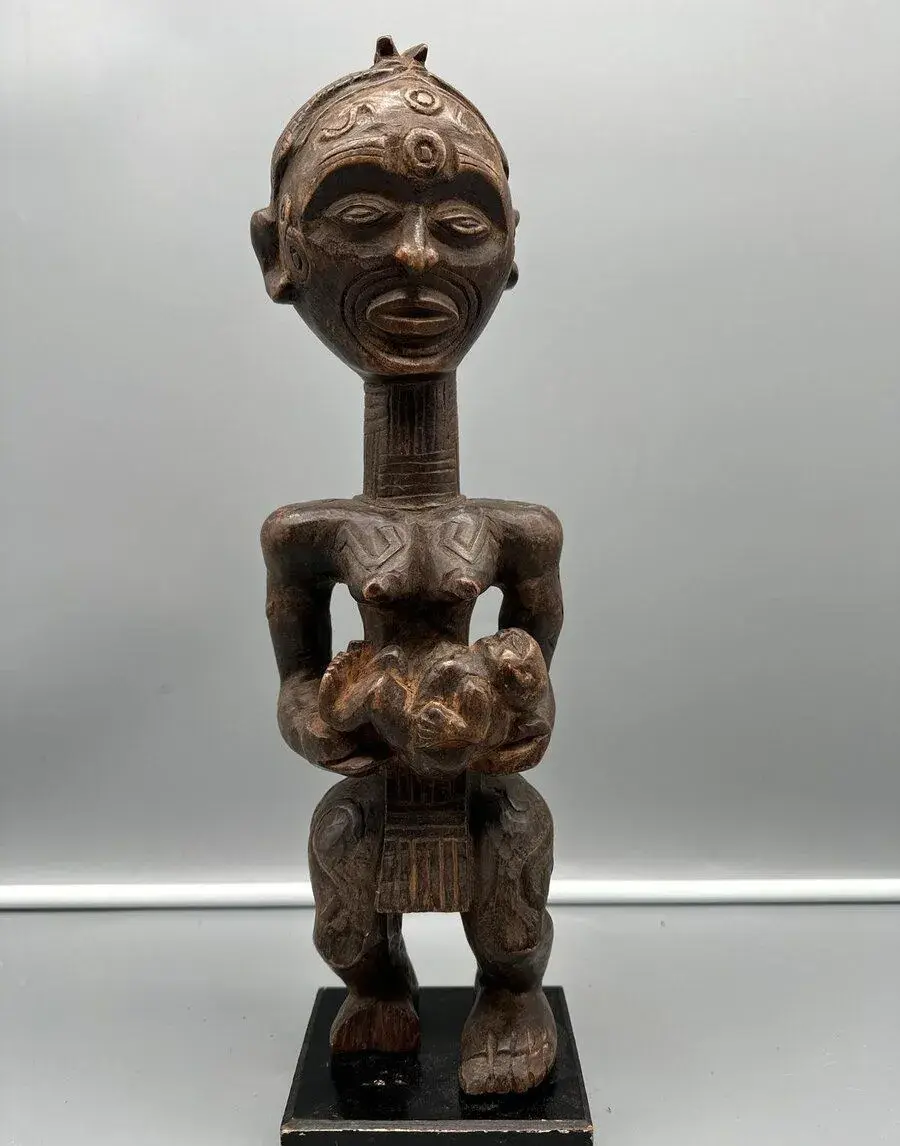 Socha materstva Luluwa z Konga