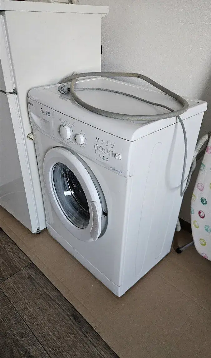 Automatická práčka BEKO Volumax5 (5 kg, 800 ot./min)