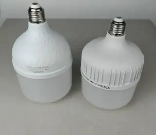 50W a 45W LED žiarovka