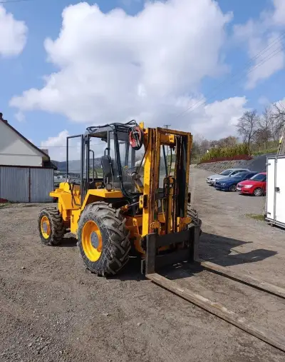 Terénny vysokozdvižný vozík JCB 930
