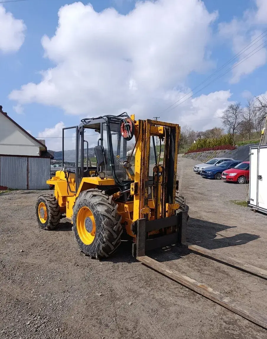 Terénny vysokozdvižný vozík JCB 930