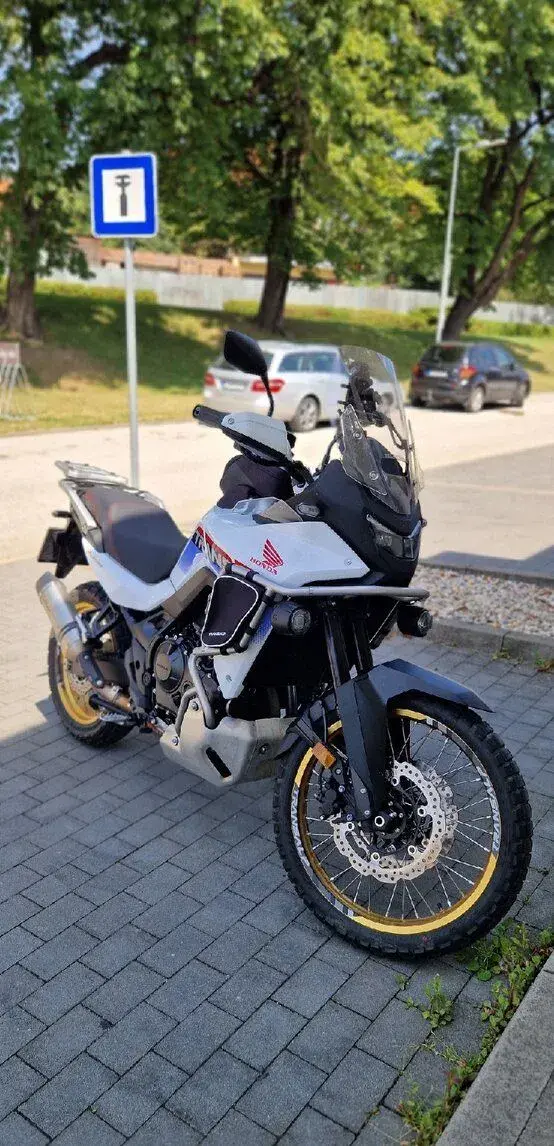Honda Transalp 750 2025