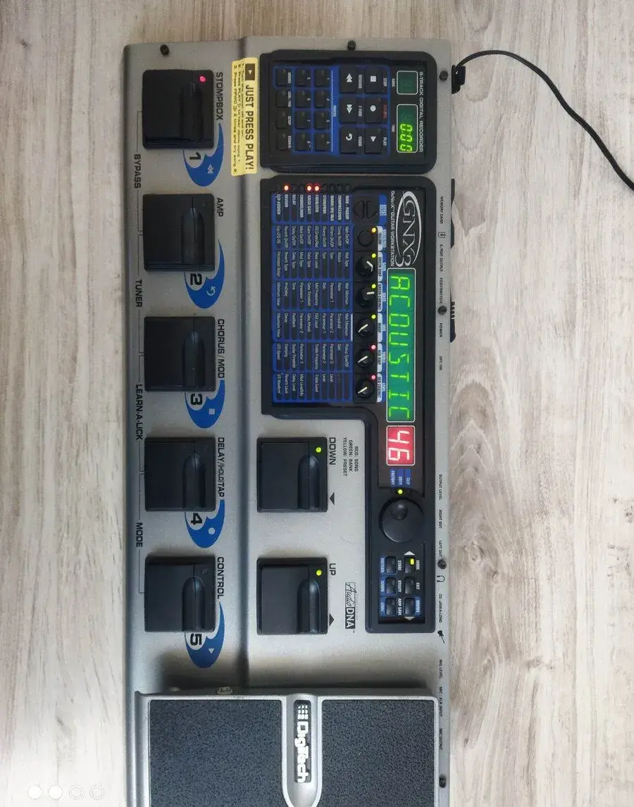 Gitarový multiefekt Digitech gnx 3 + midi controler Digitech