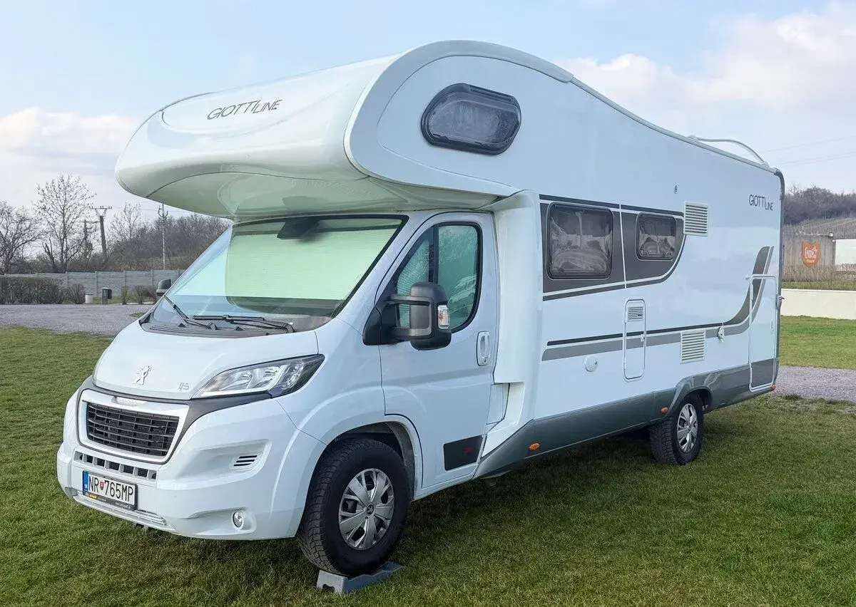 Prenájom autokaravanu GIOTTILINE T45, 5 miestny, do 3,5 t