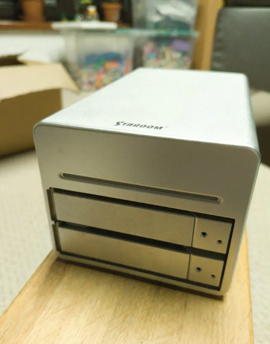 Externý box Stardom + 2x 1TB HDD