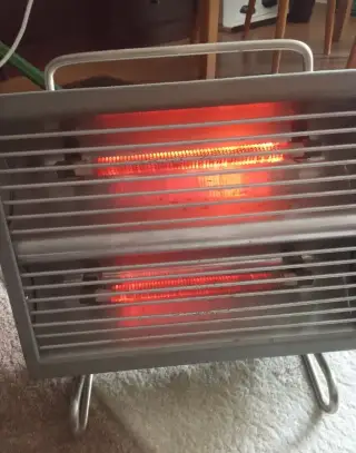 Televízor 1+1zdarma, ohrievač retro.