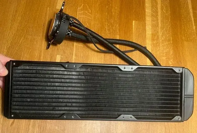 Vodný chladič Fractal Design CELSIUS S35