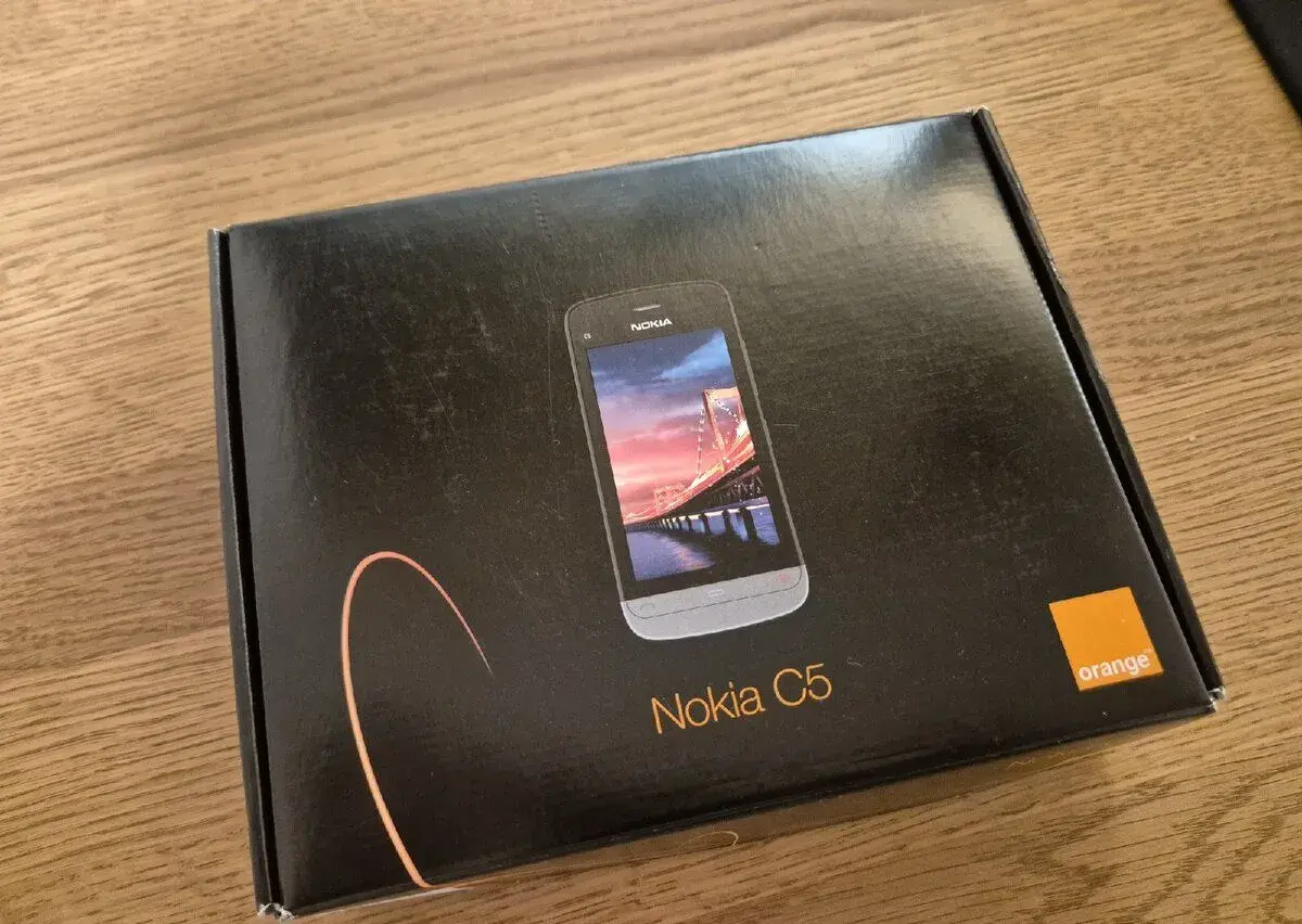 Nokia C5-03 komplet balenie, zberateľský stav