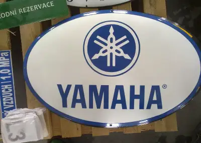 smaltovaná tabula Yamaha