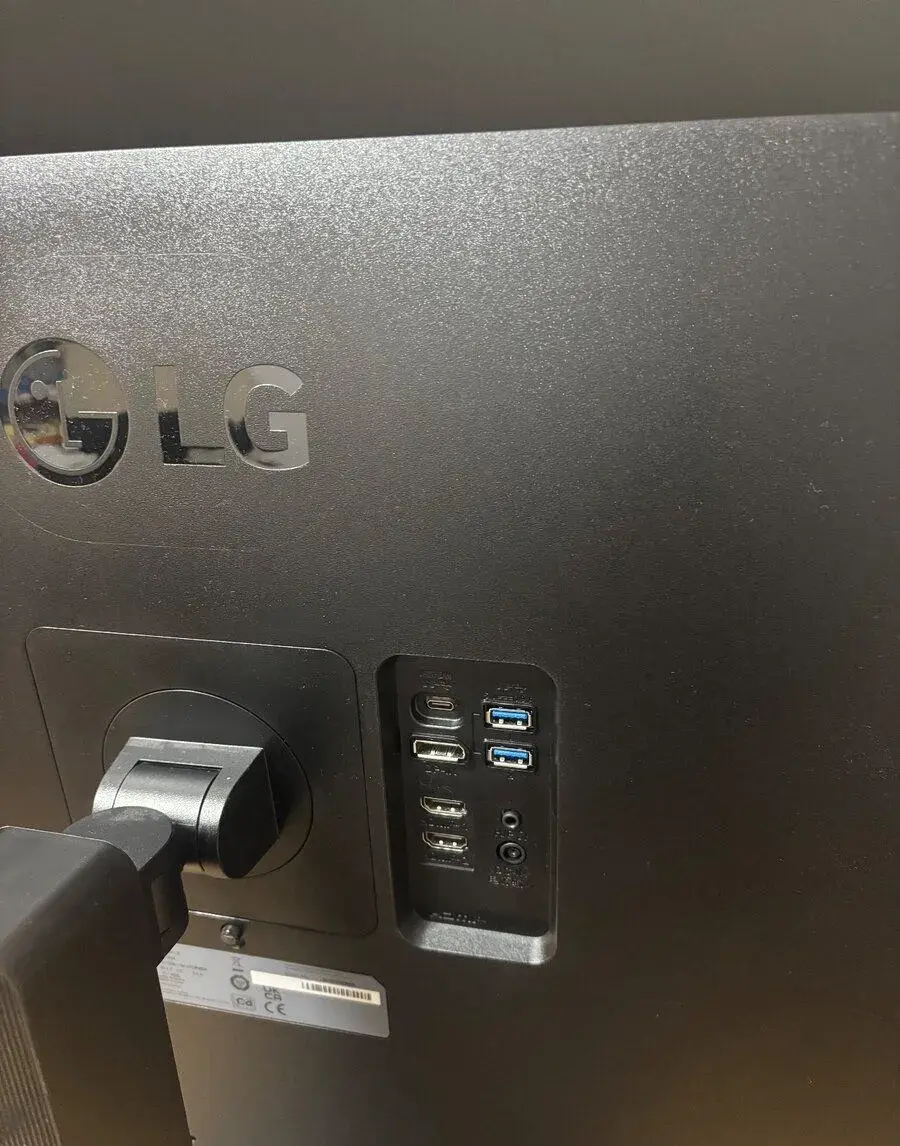 LG UltraFine 32U720A-B – 32” 4K monitor, ako nový