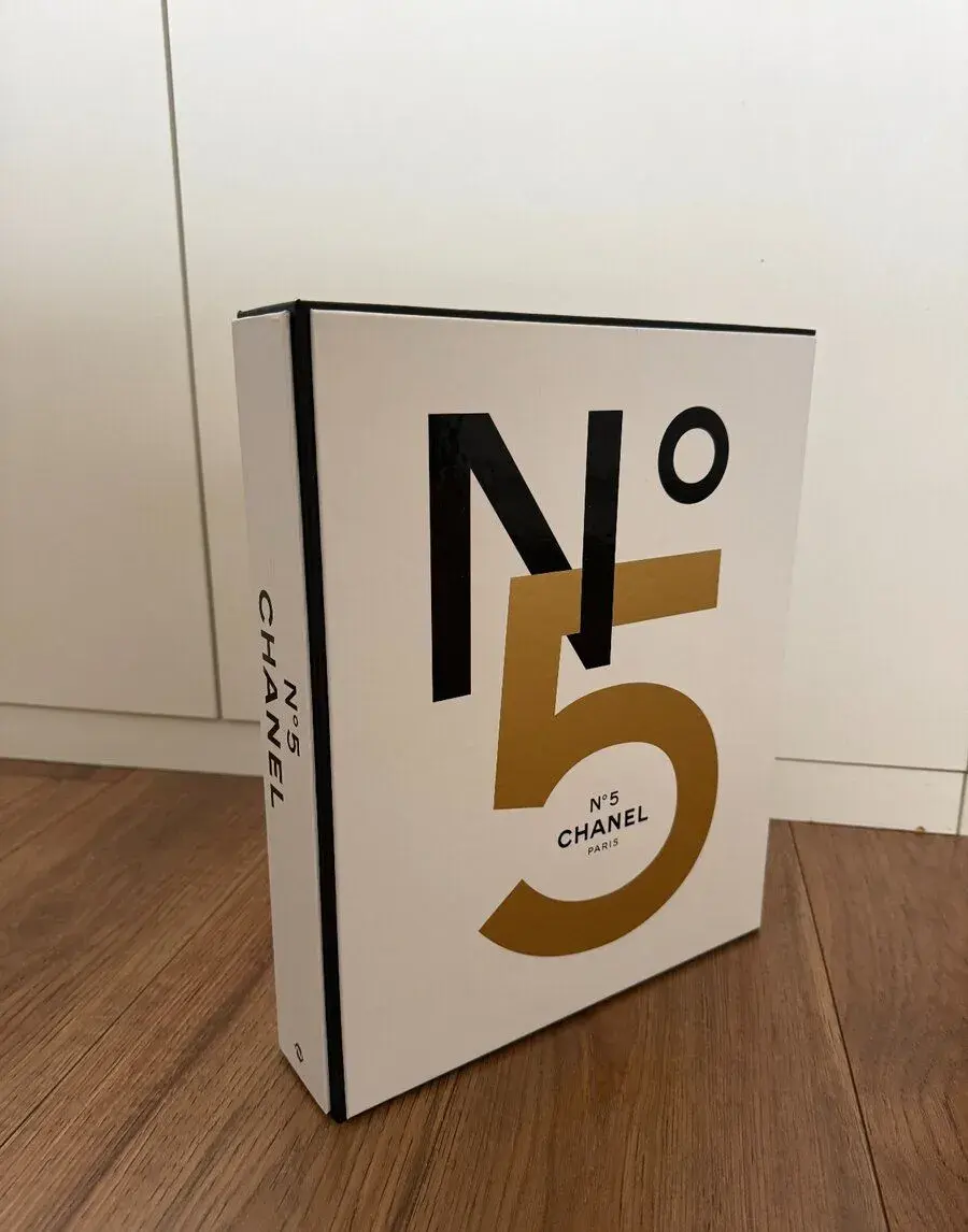 Chanel No 5 kniha
