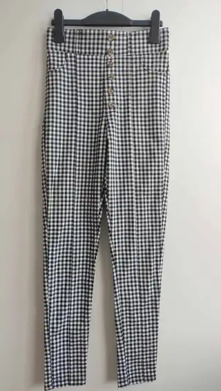 Dámske čierno biele jeggings/obtiahnuté nohavice