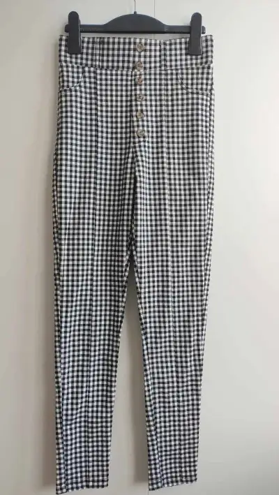 Dámske čierno biele jeggings/obtiahnuté nohavice