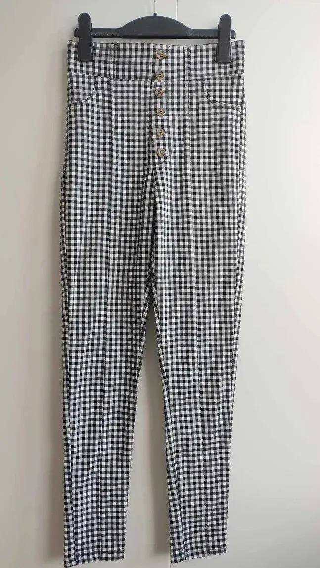 Dámske čierno biele jeggings/obtiahnuté nohavice