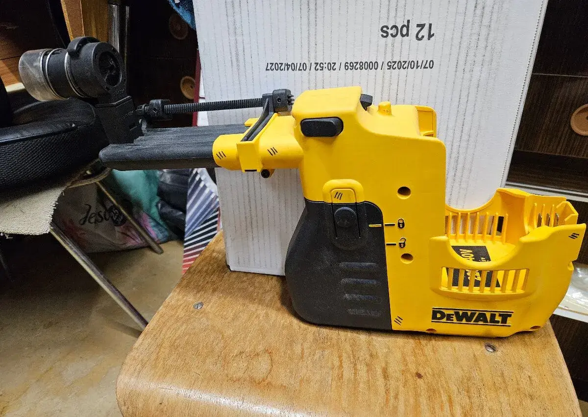DeWalt D25300D