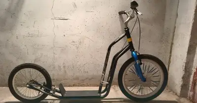 Kolobežka Yedoo Mezeq V-brake 20"/16" čierno-modrej