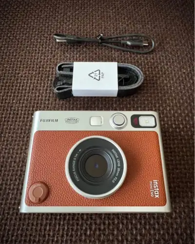 Fujifilm Instax mini Evo (Hnedý) – Úplne nový