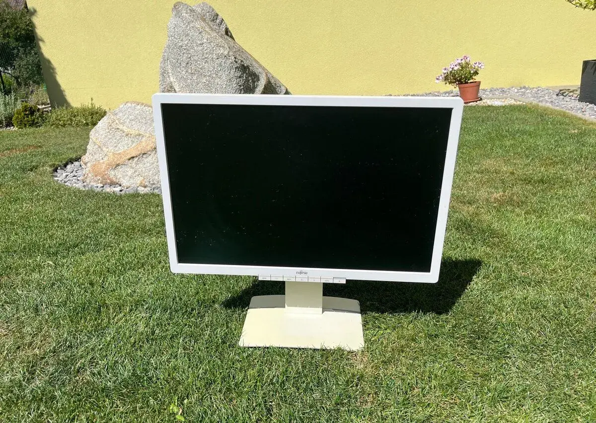 22" LED monitor Fujitsu B22W-6