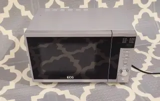 Mikrovlnná rúra ECG s grilom