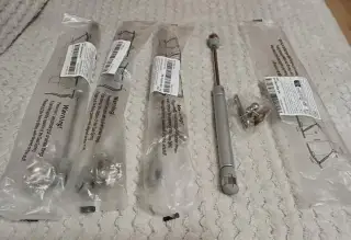 plynový hydraulický piest pre výklopné dvierka skrinky 60 N