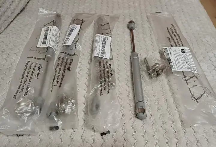 plynový hydraulický piest pre výklopné dvierka skrinky 60 N