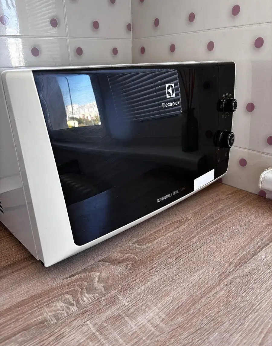 Mikrovlnná rúra Electrolux s grilom