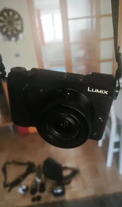 Panasonic Lumix GX85 a tri objektívy, brašňa