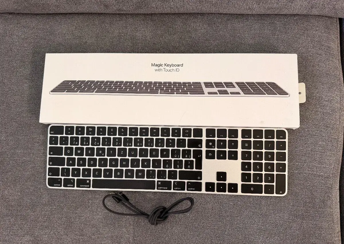 Apple Magic Keyboard s Touch ID + numerická klávesnica SK