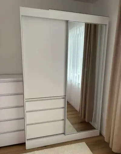 Biela skriňa