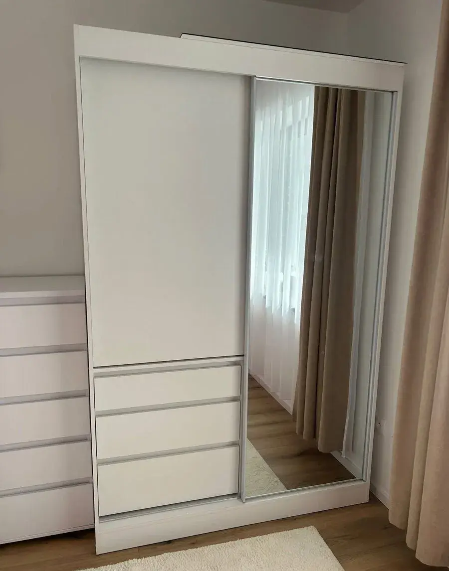Biela skriňa
