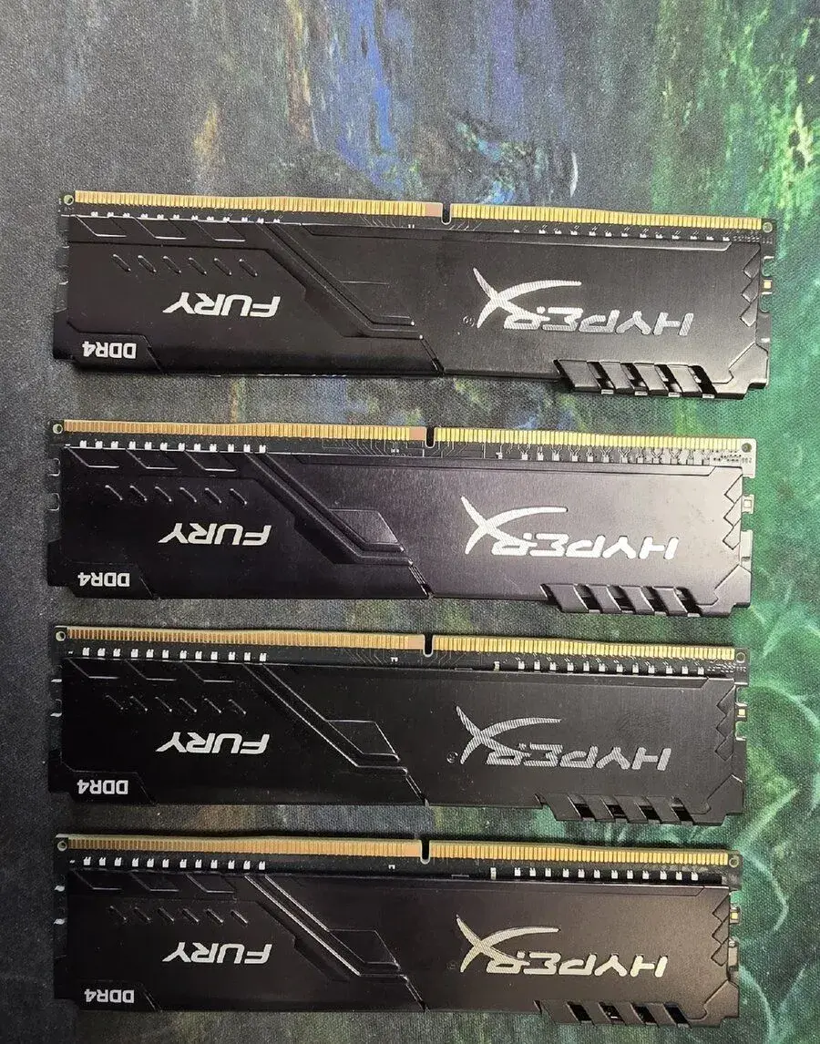 RAM Kingston DDR4 - 4 kusy 8GB (32GB)