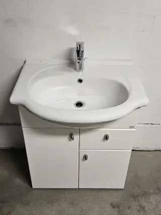 Kúpeľňová skrinka s umývadlom + batéria Hansgrohe Focus