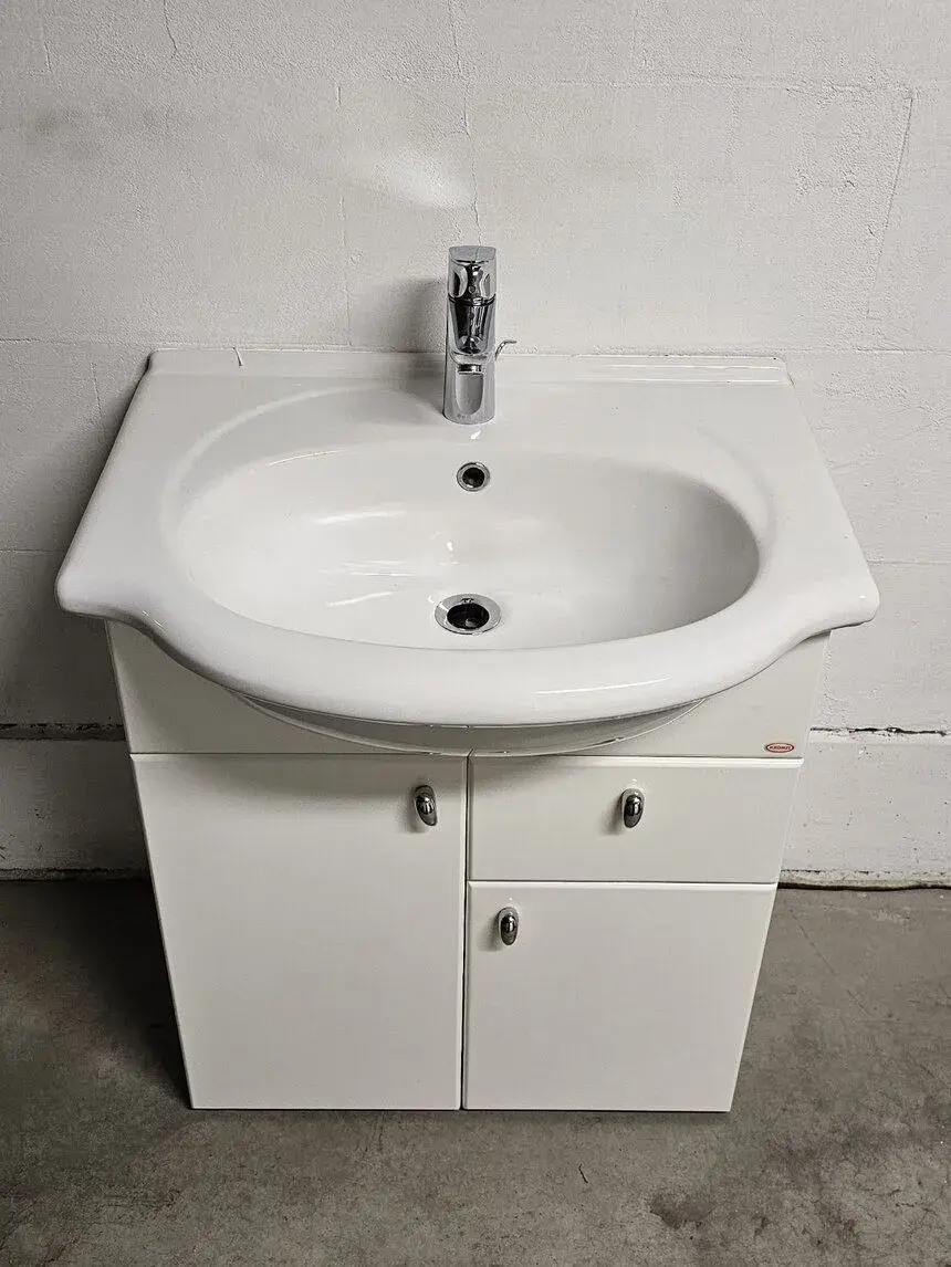 Kúpeľňová skrinka s umývadlom + batéria Hansgrohe Focus